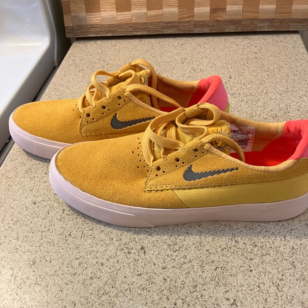 Nike Women’s yellow Suede Sneakers size 61/2 NWOT